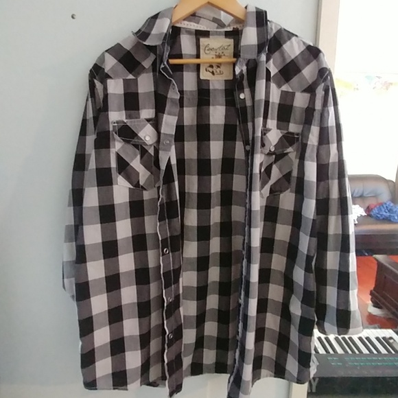 Shirt - Picture 2 of 3